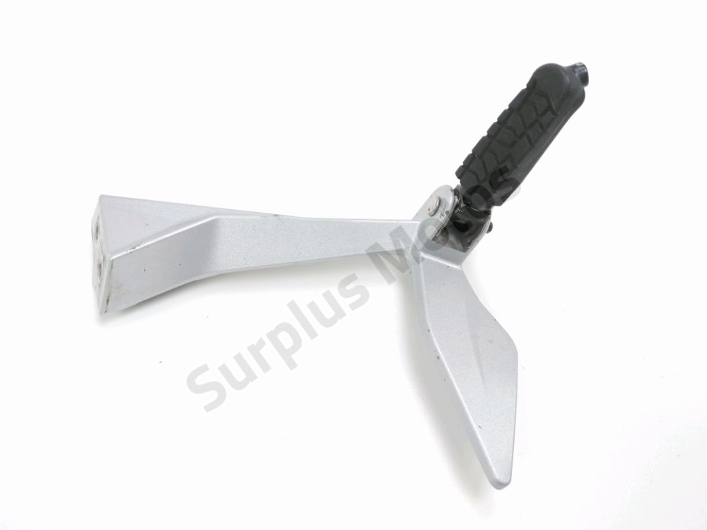 Platine et repose pieds arriere droit