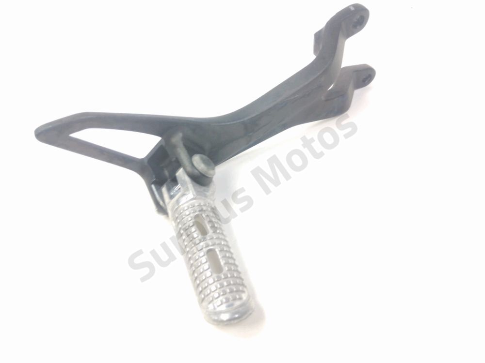 Platine et repose pieds arriere droit