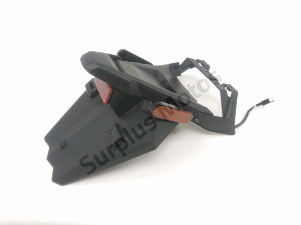 SUPPORT DE PLAQUE ET ECLAIRAGE