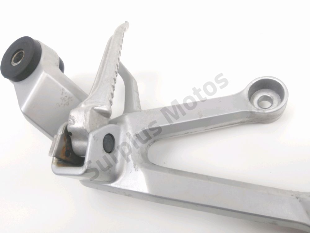 PLATINE ET REPOSE PIEDS ARRIERE DROIT