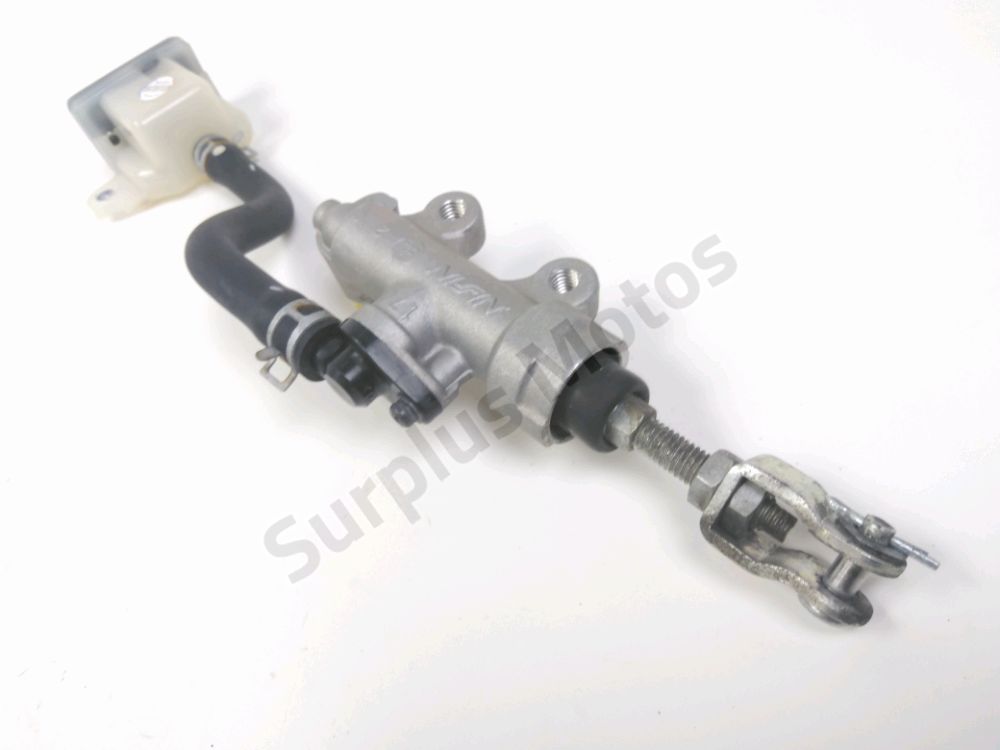 MAITRE CYLINDRE FREIN AR COMPLET