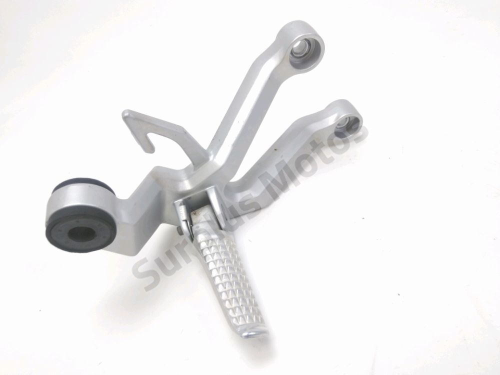 PLATINE ET REPOSE PIEDS ARRIERE DROIT