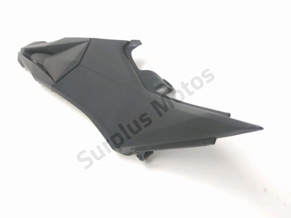 Cache lateral gauche