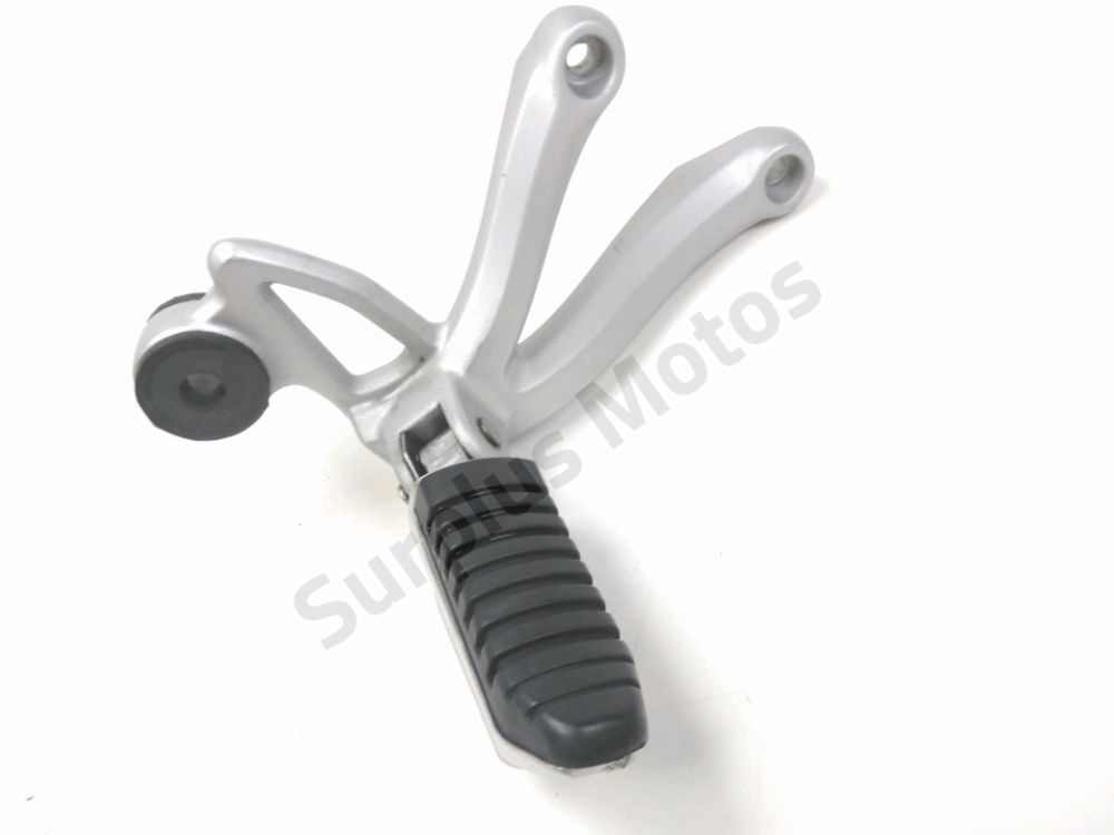 Platine et repose pieds arriere droit