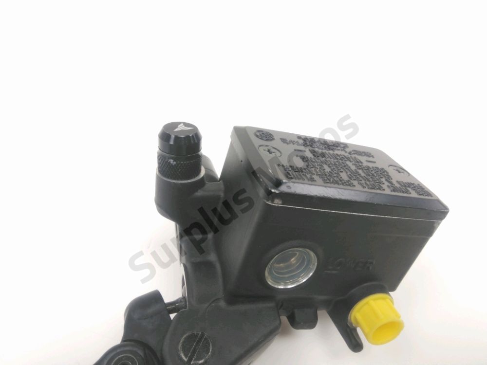 MAITRE CYLINDRE FREIN AV COMPLET