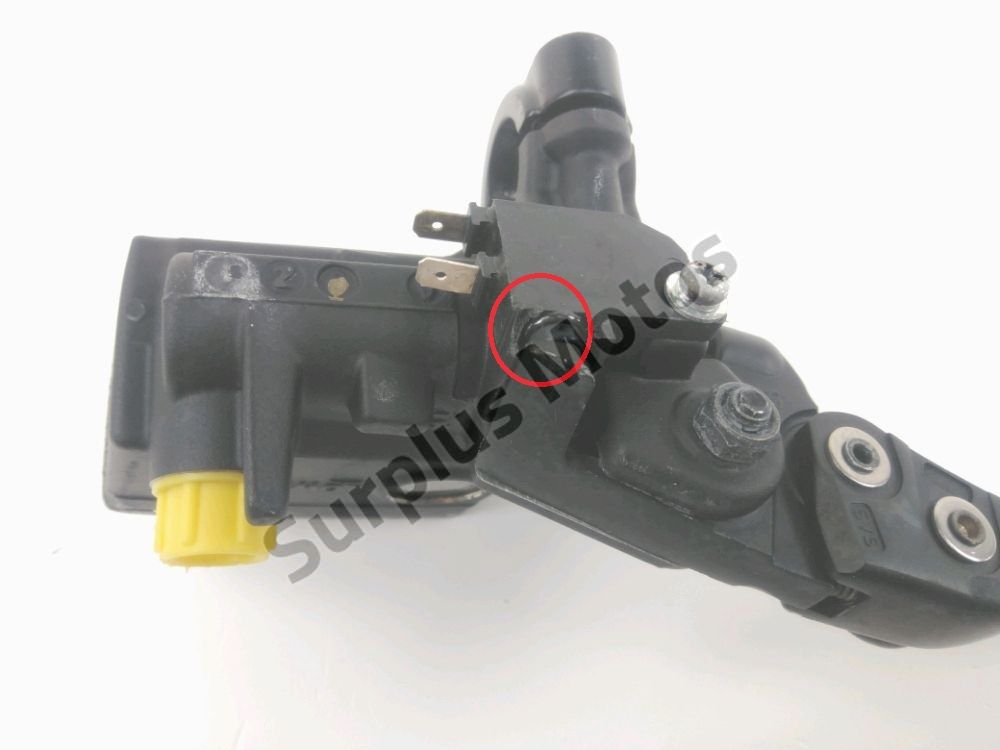 MAITRE CYLINDRE FREIN AV COMPLET