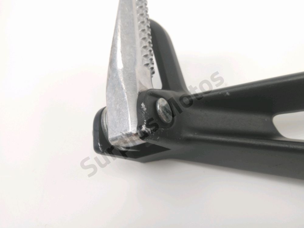 PLATINE ET REPOSE PIEDS ARRIERE DROIT