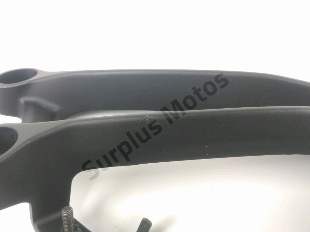 PLATINE ET REPOSE PIEDS ARRIERE DROIT