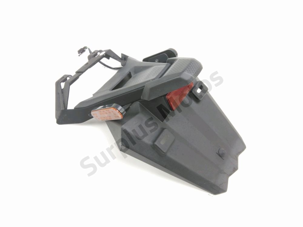 SUPPORT DE PLAQUE ET ECLAIRAGE