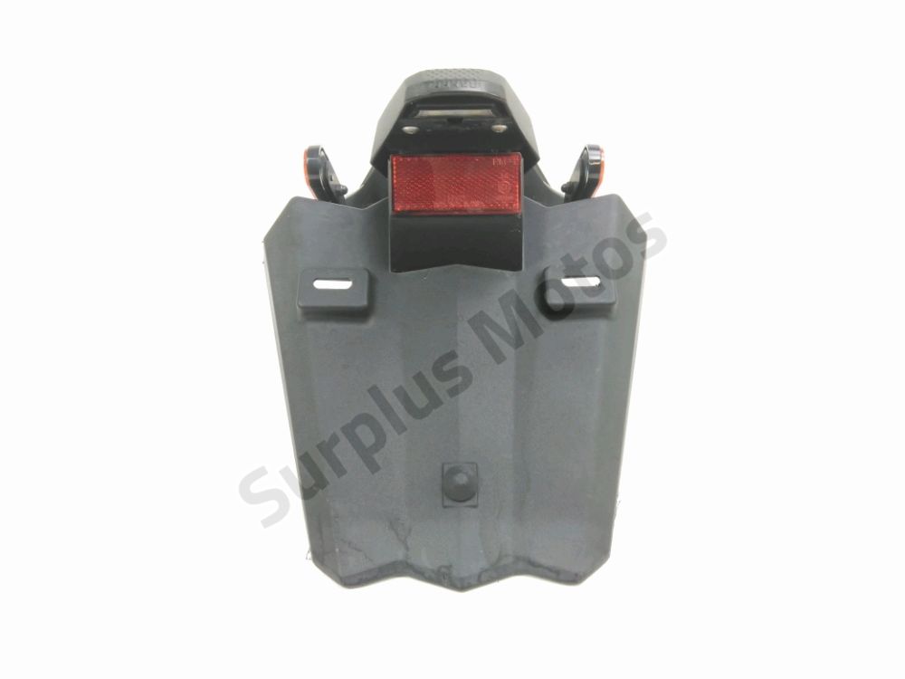 SUPPORT DE PLAQUE ET ECLAIRAGE