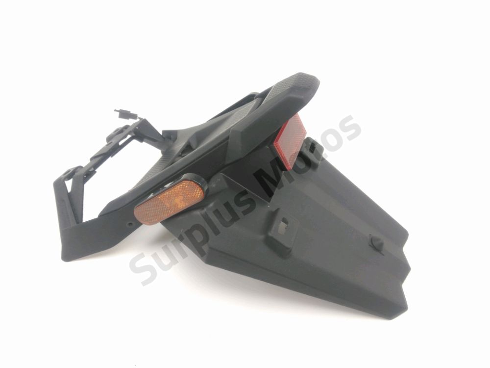 SUPPORT DE PLAQUE ET ECLAIRAGE