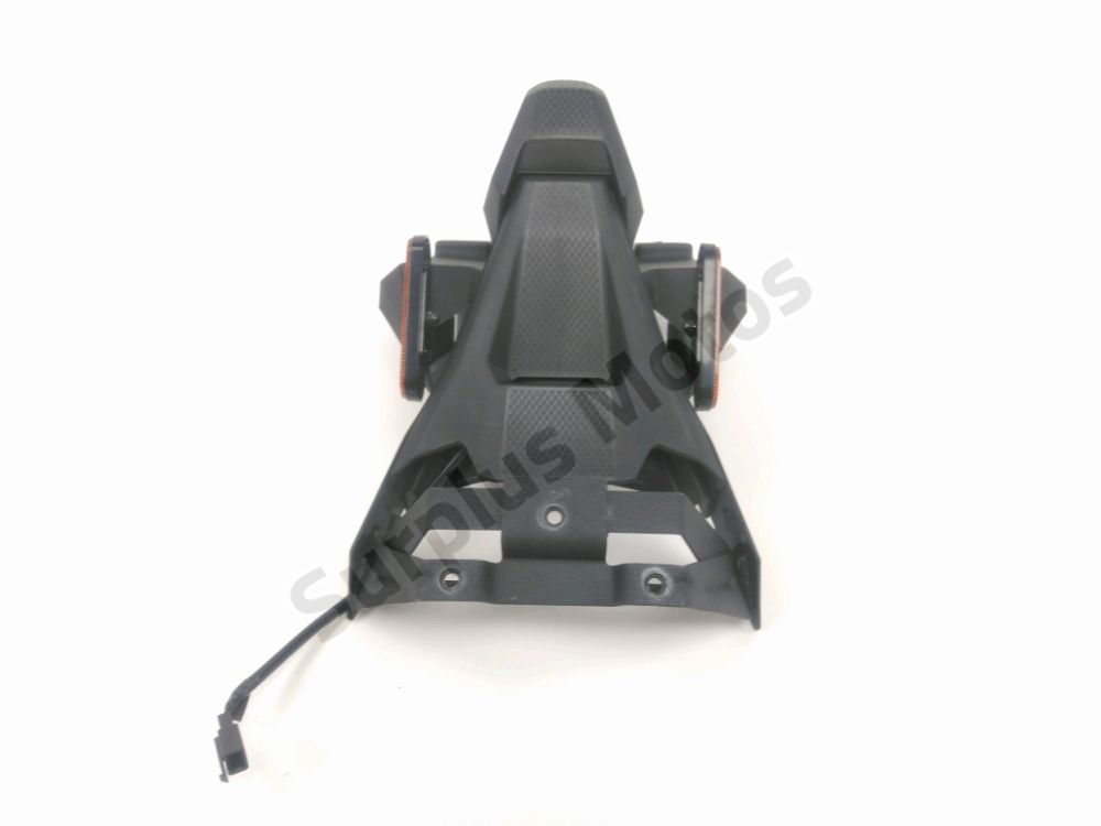 SUPPORT DE PLAQUE ET ECLAIRAGE