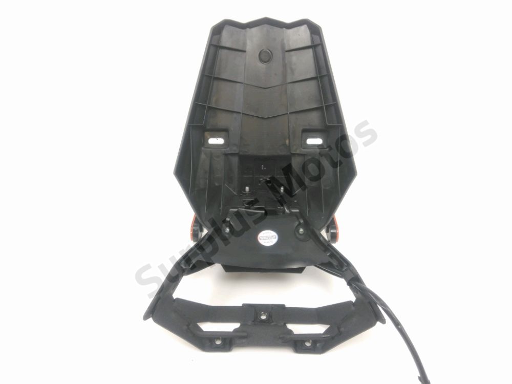 SUPPORT DE PLAQUE ET ECLAIRAGE