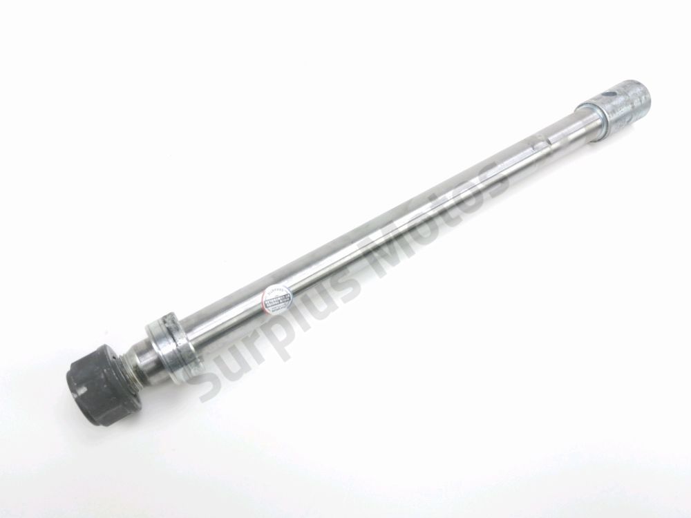 Axe de roue arriere