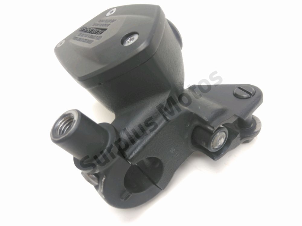 MAITRE CYLINDRE FREIN AV COMPLET