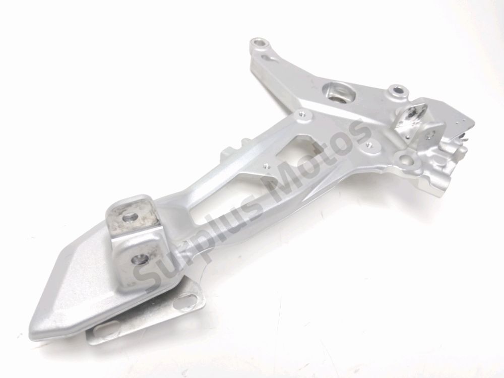 PLATINE AVANT DROITE