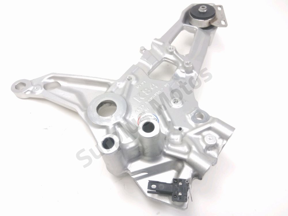 PLATINE AVANT DROITE