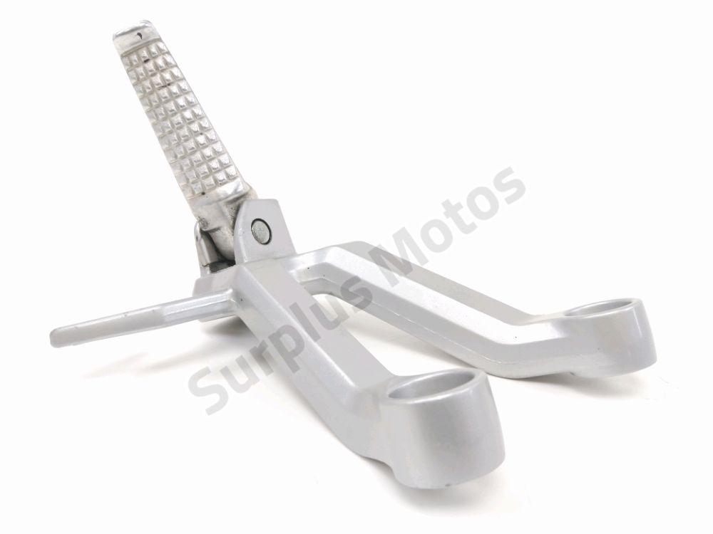 Platine et repose pieds arriere gauche