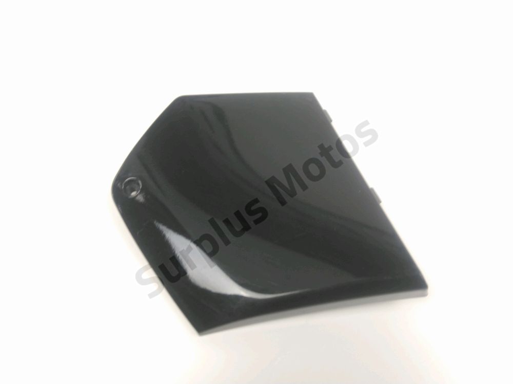 Cache lateral gauche