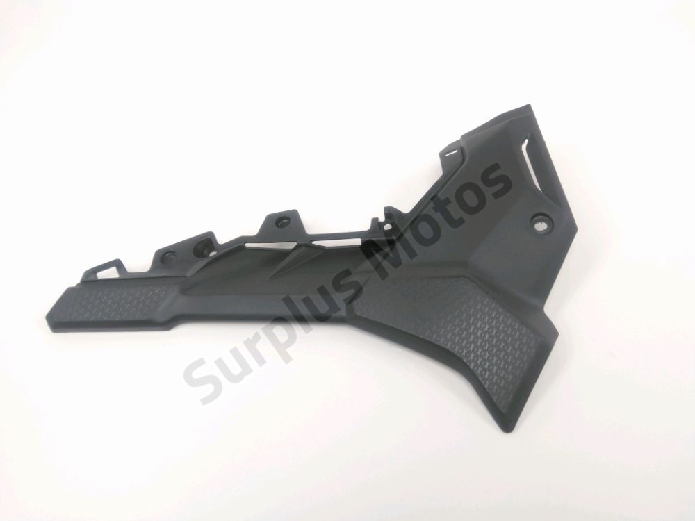 Cache lateral gauche