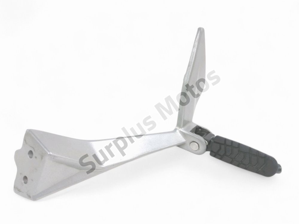 Platine et repose pieds arriere gauche