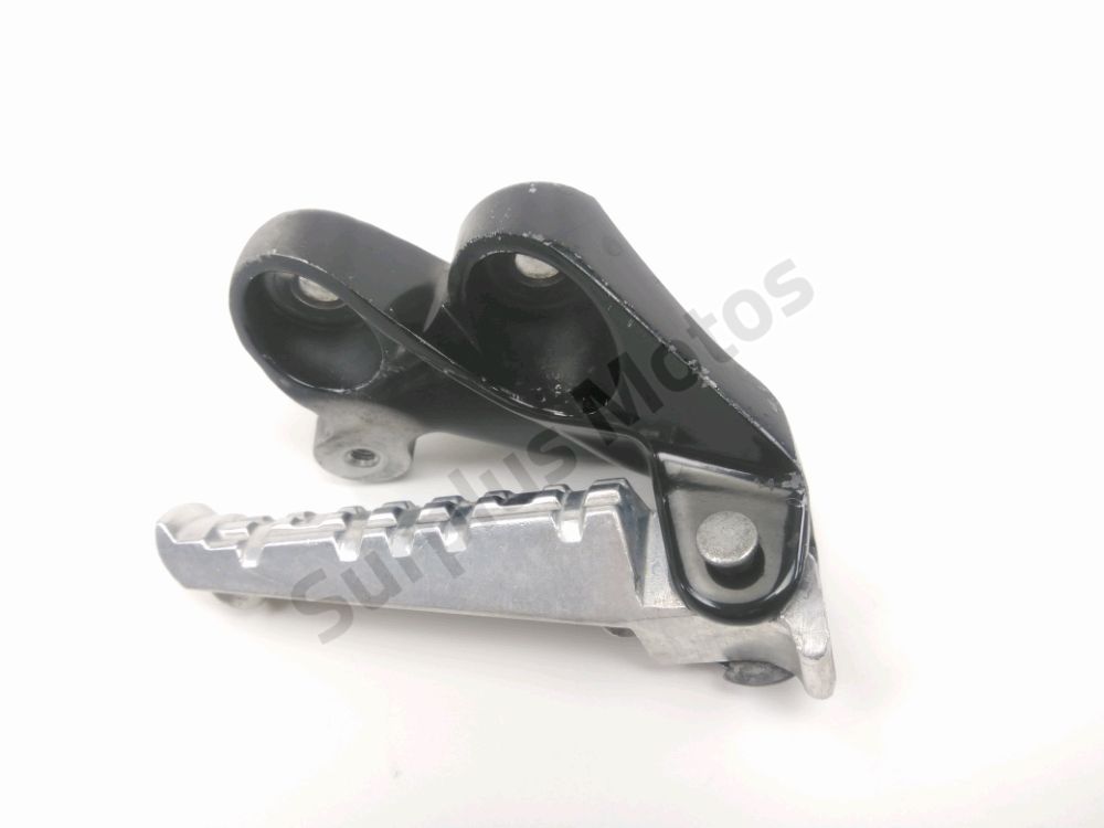 Platine et repose pieds arriere droit