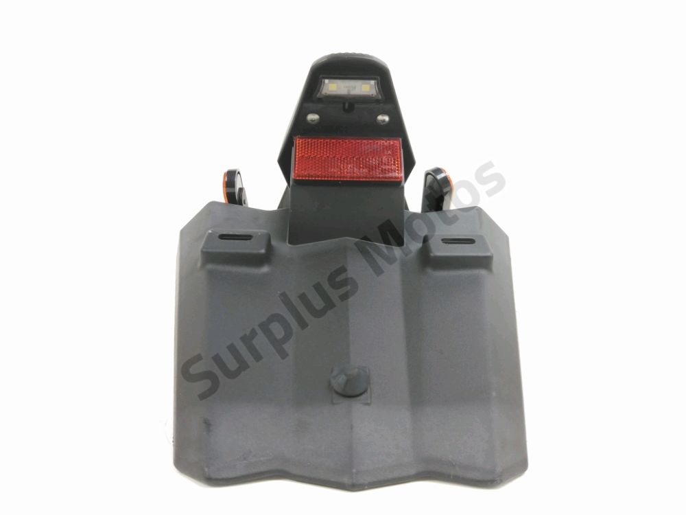 SUPPORT DE PLAQUE ET ECLAIRAGE