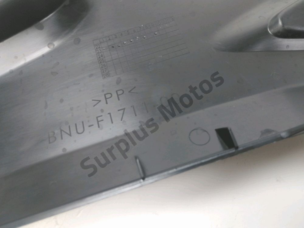 CACHE LATERAL GAUCHE