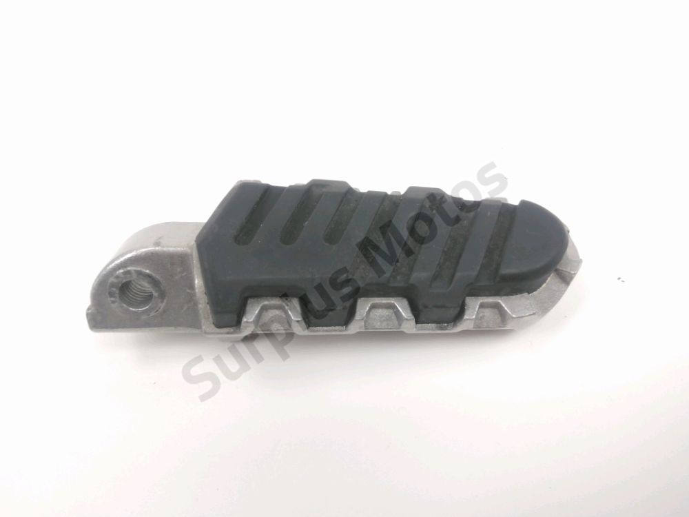 Repose pieds arriere droit