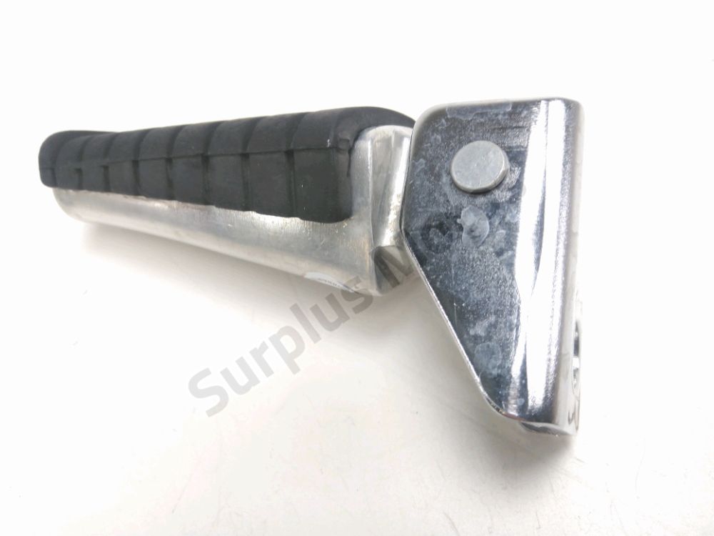 Repose pieds arriere droit