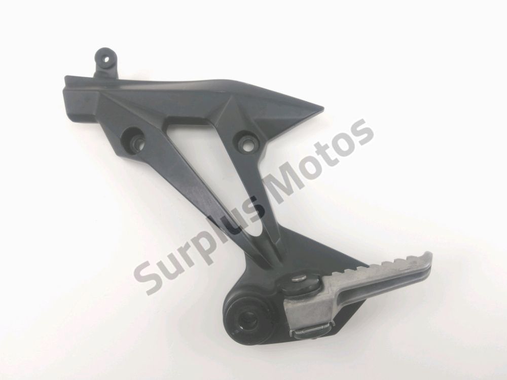 Platine et repose pieds arriere gauche