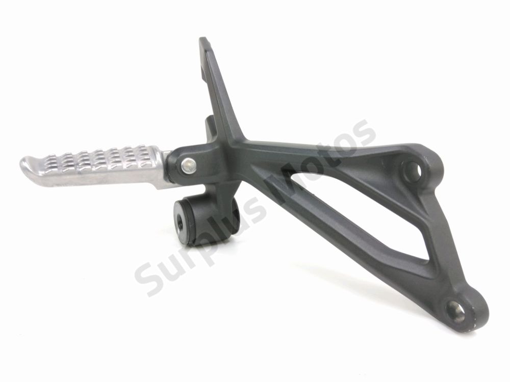 PLATINE ET REPOSE PIEDS ARRIERE DROIT