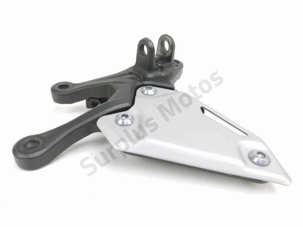 PLATINE AVANT DROITE