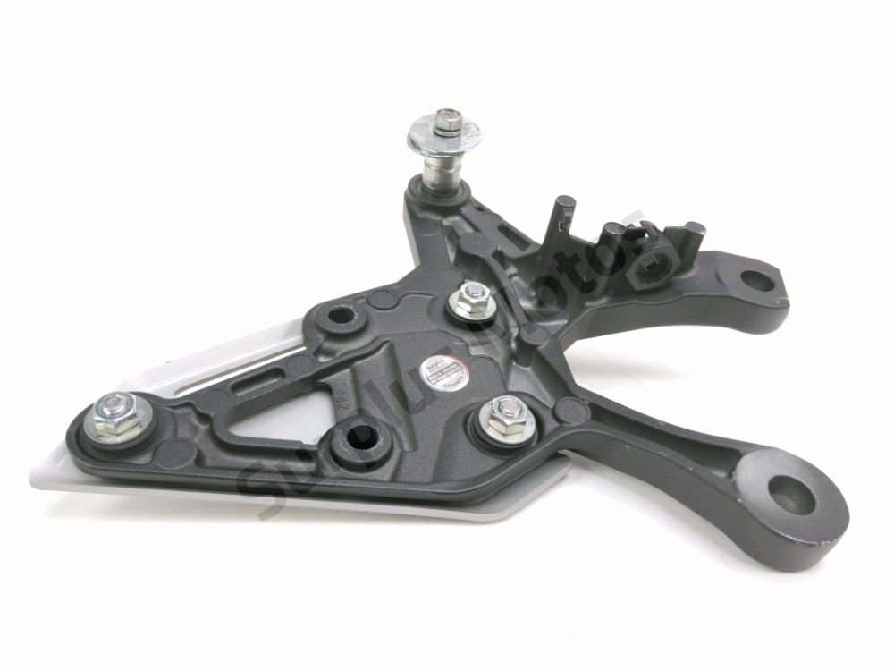 PLATINE AVANT DROITE