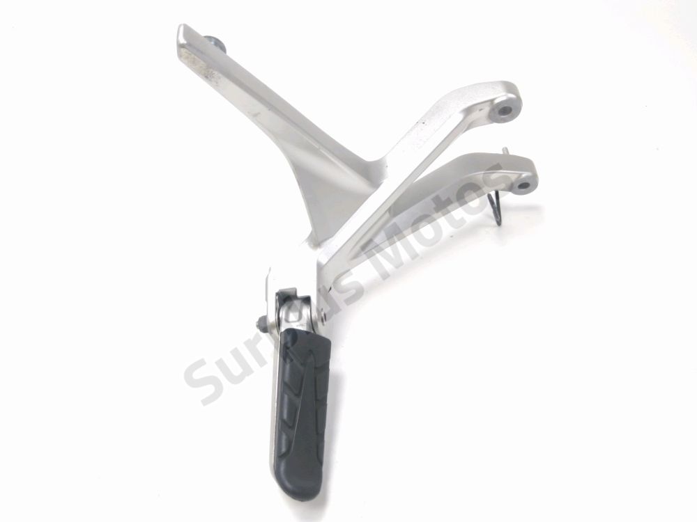 Platine et repose pieds arriere droit