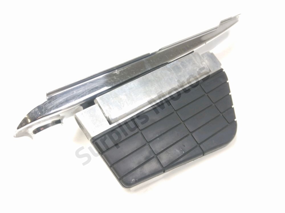 Platine et repose pieds arriere droit