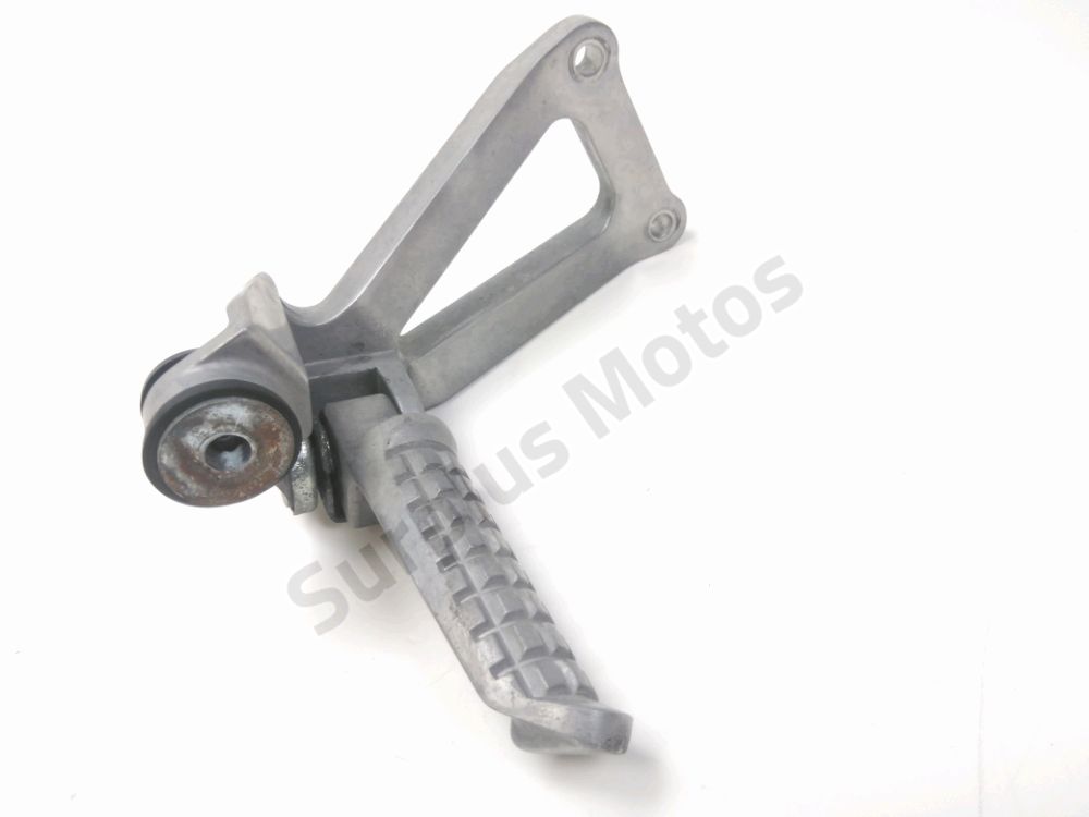 Platine et repose pieds arriere droit