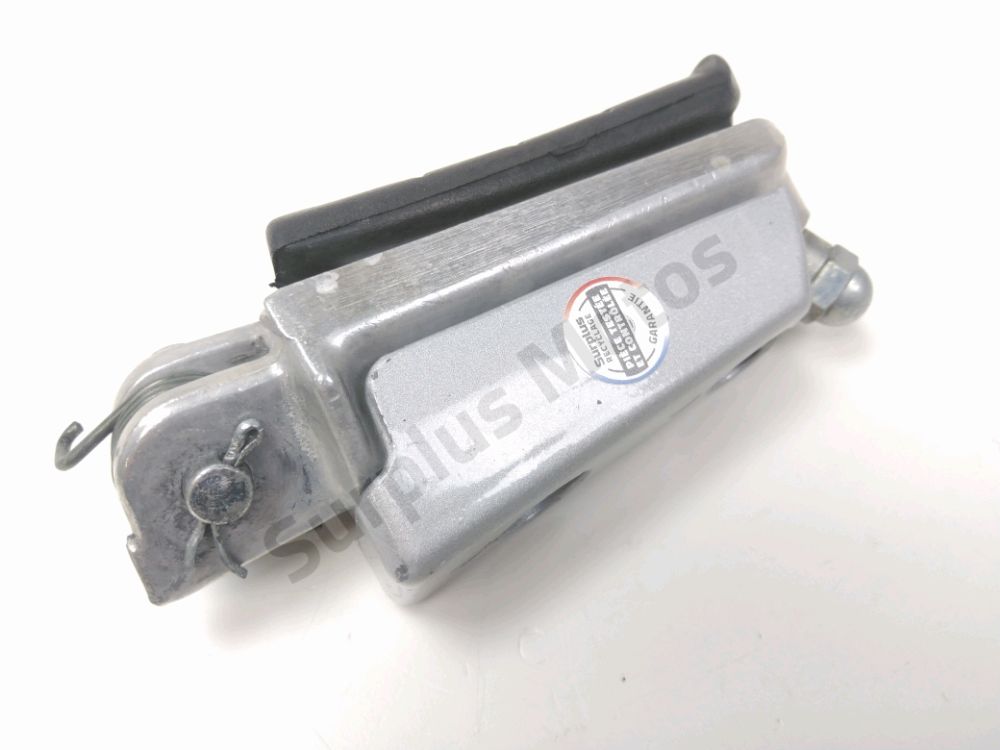 Repose pieds avant droit