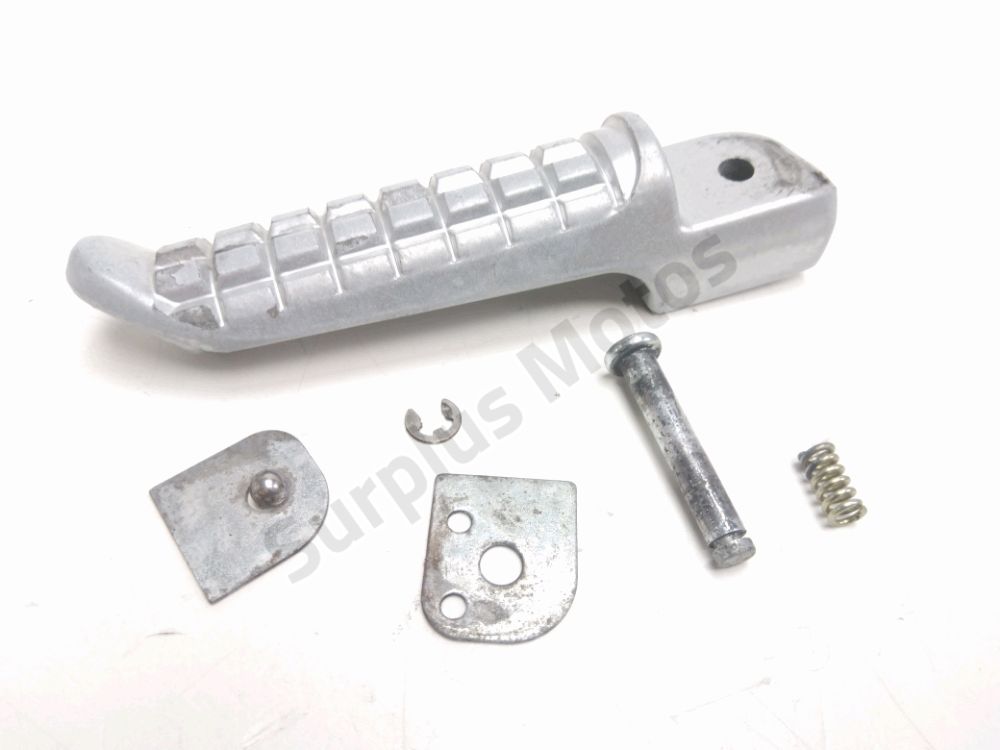 Repose pieds arriere droit