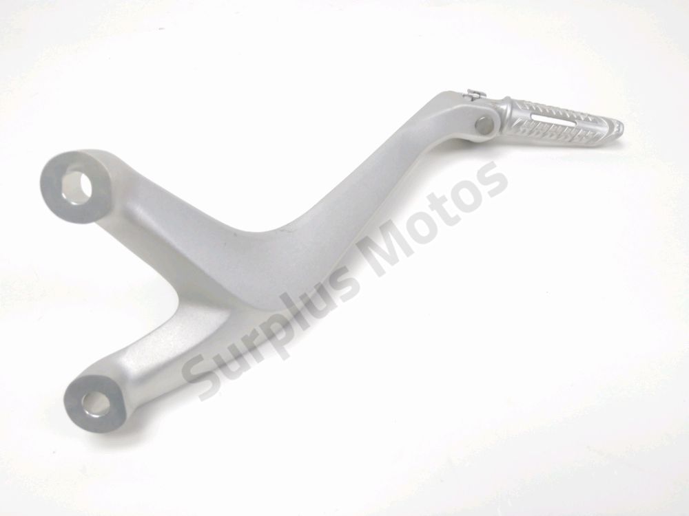 Platine et repose pieds arriere gauche