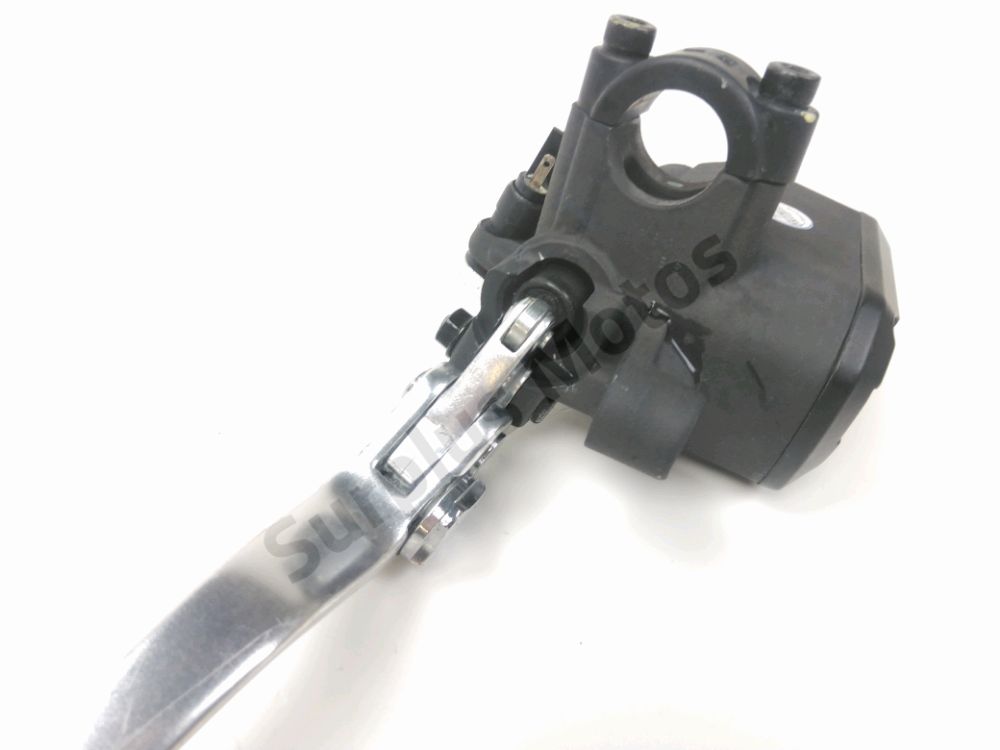 MAITRE CYLINDRE FREIN AV COMPLET