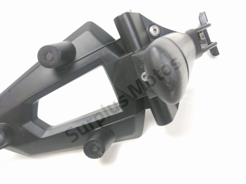 SUPPORT DE PLAQUE ET ECLAIRAGE