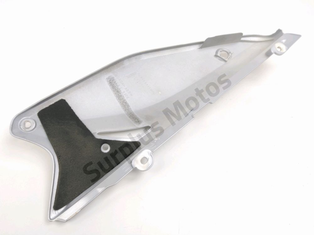 CACHE LATERAL GAUCHE