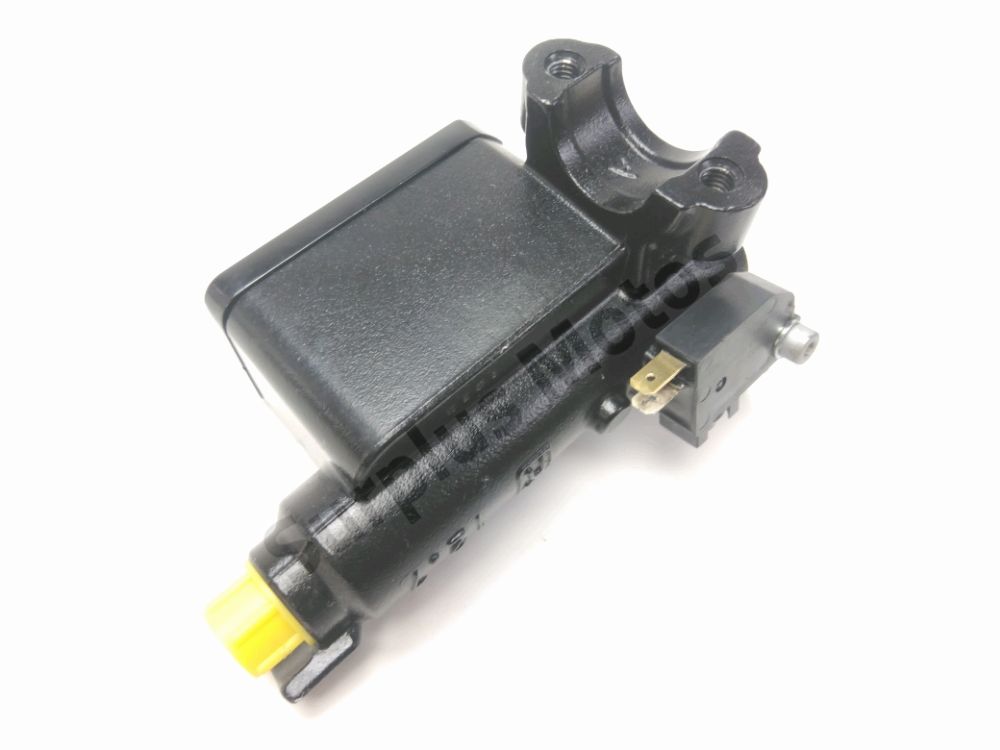 MAITRE CYLINDRE FREIN AV COMPLET