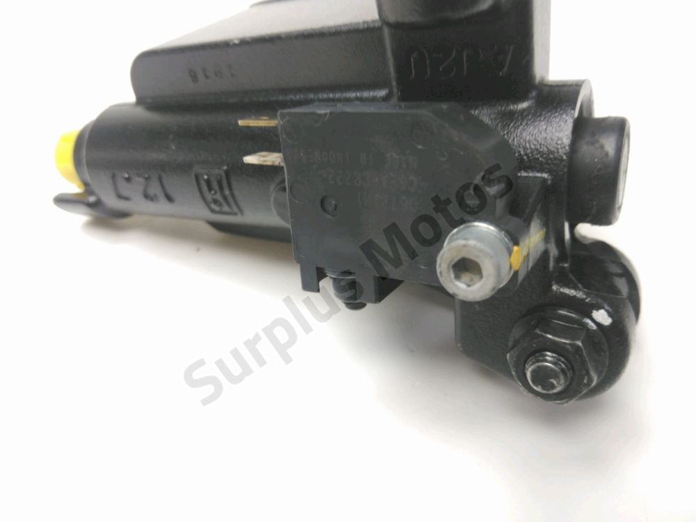 MAITRE CYLINDRE FREIN AV COMPLET