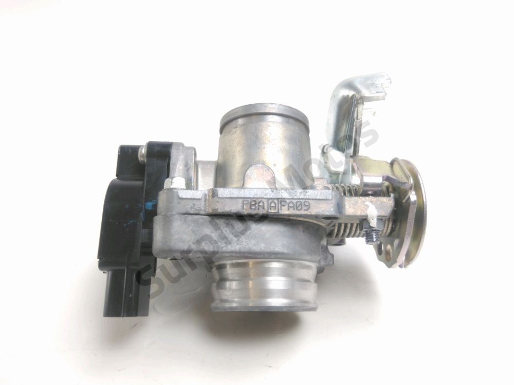 Corps d'injection droit