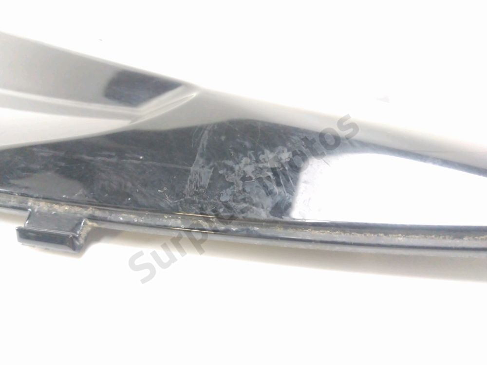CACHE LATERAL DROIT