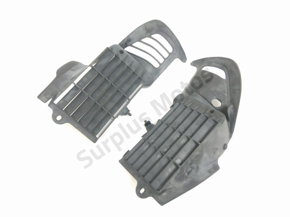 GRILLE DE RADIATEUR