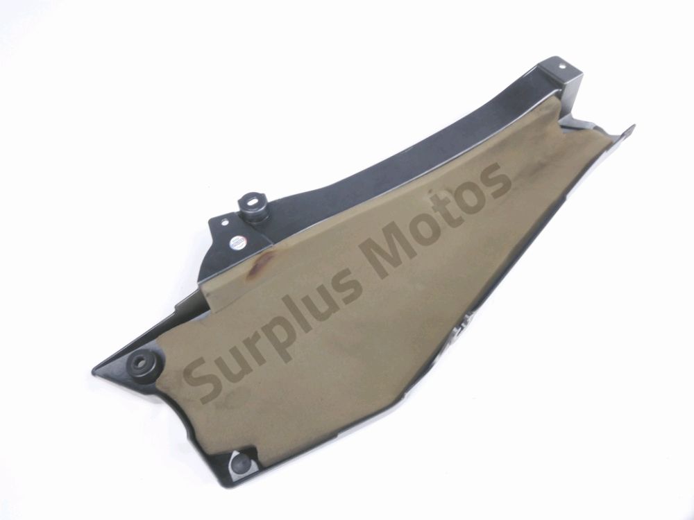 CACHE LATERAL DROIT